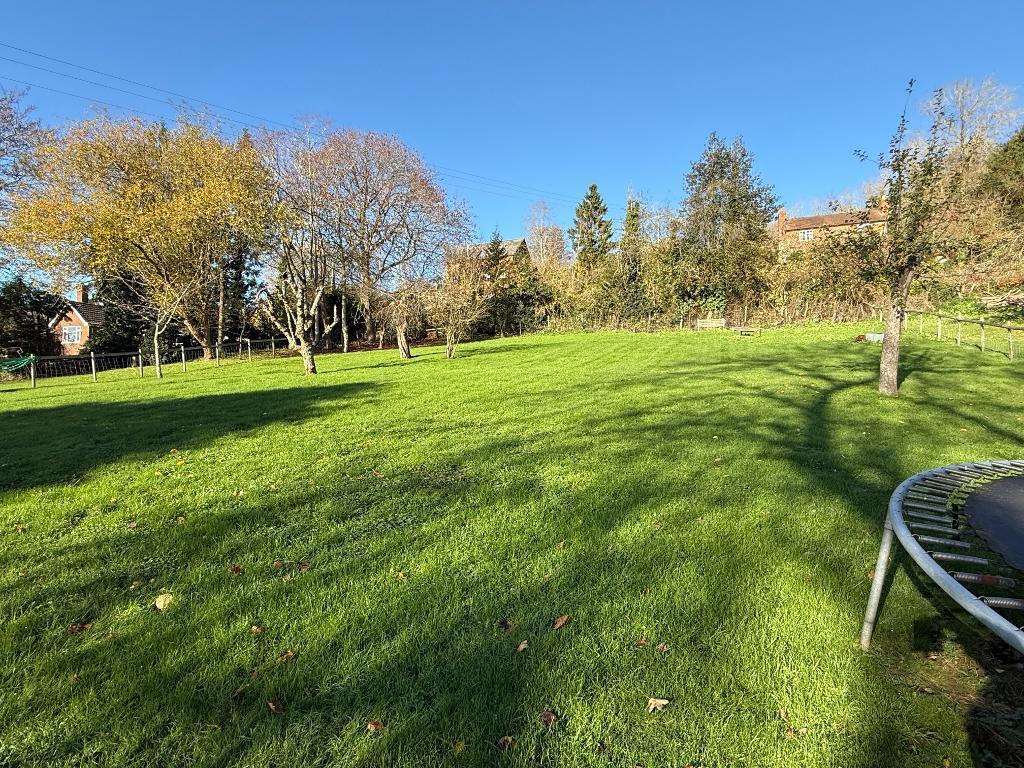 1.5 acres to enjoy for ponies, sheep etc