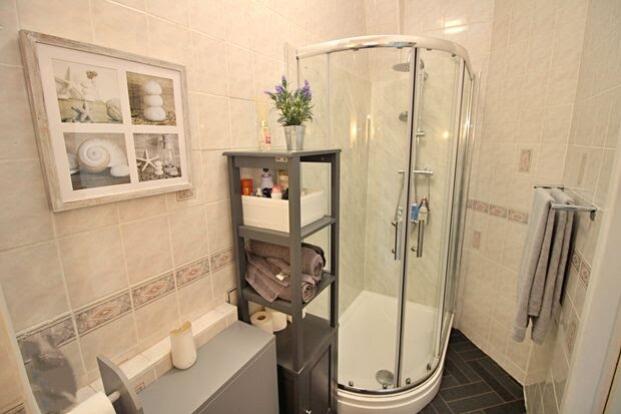 Shower Room with WC