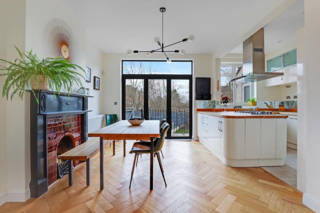 02-f690JHPropWpen - 48 Anerley Park - 4-medium.jpg