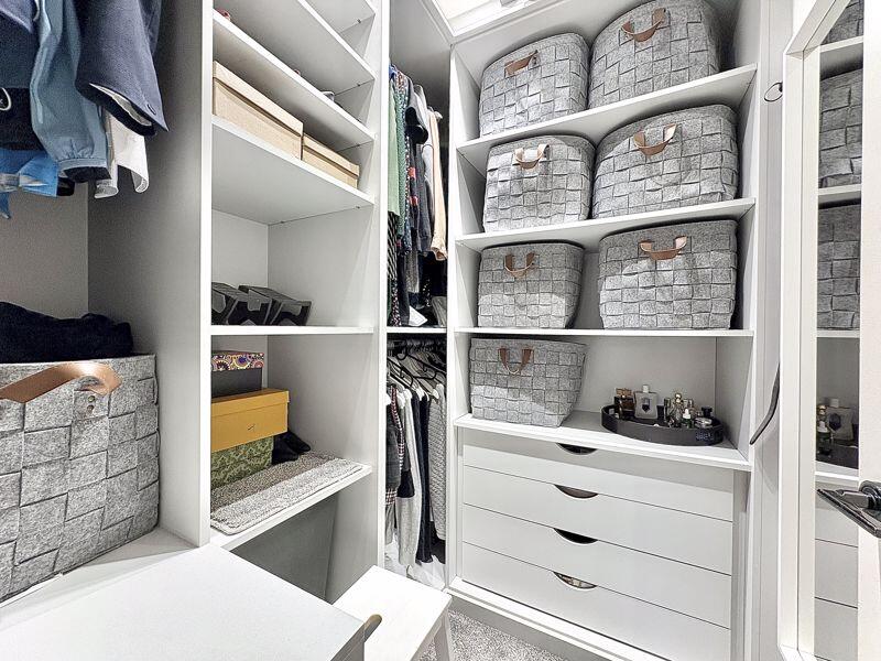 WALK-IN WARDROBE