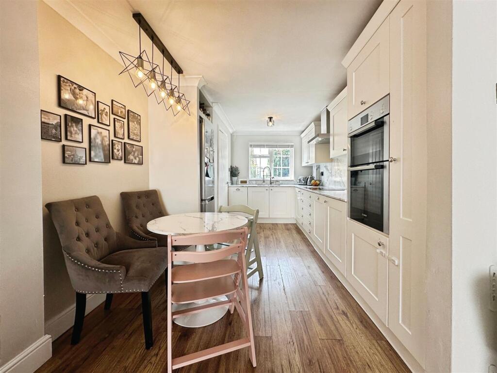 3ad7126f--4BA0-9D61-BA612B20E07D-97422-00001F07D73