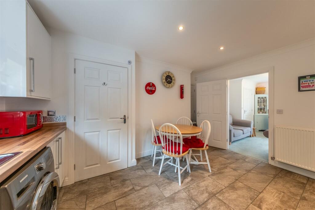 5 Flaxmere Way-004.jpg