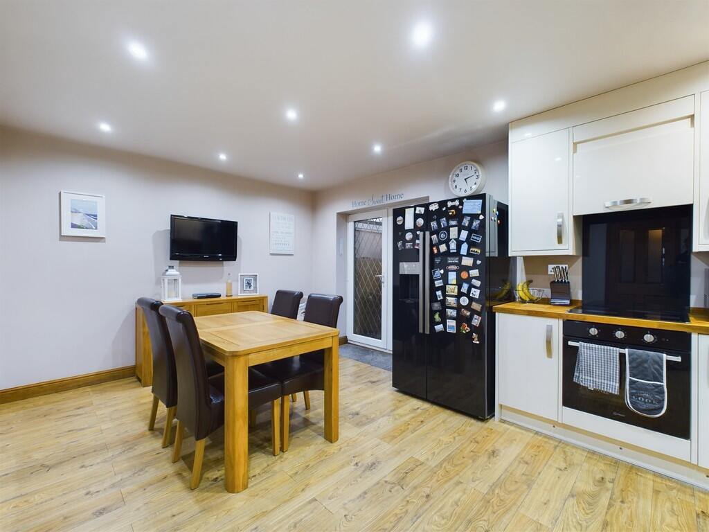 CAM04273G0-PR0081...