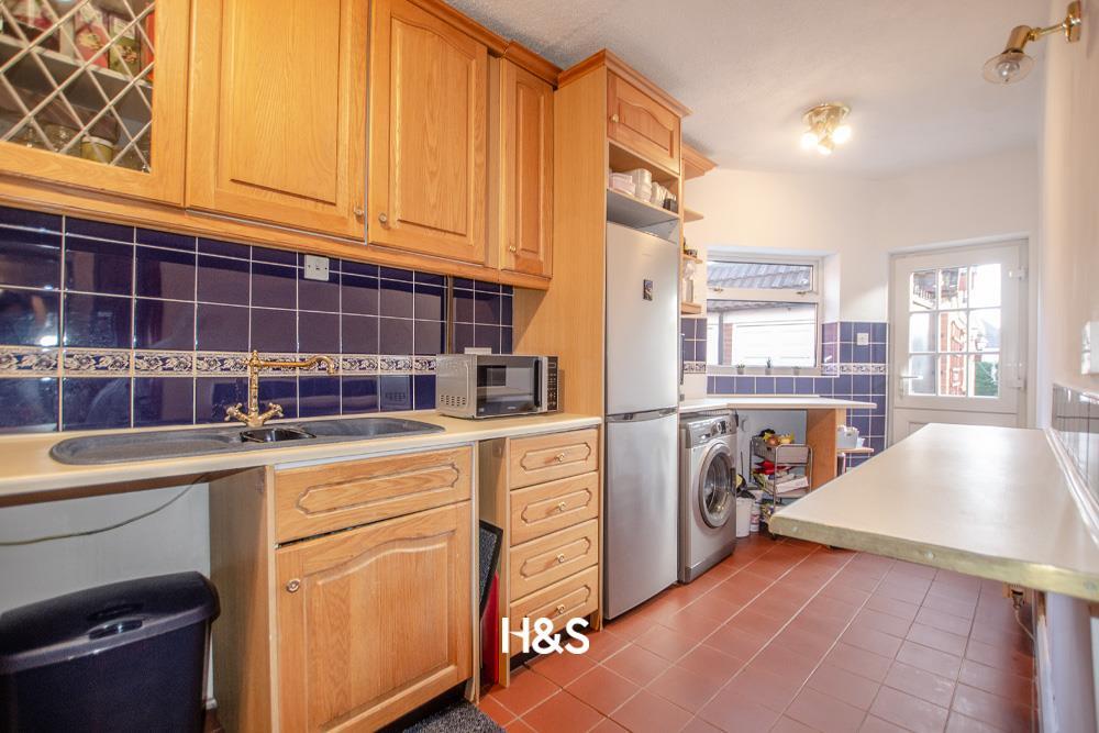 27 Studland Road - kitchen.jpg