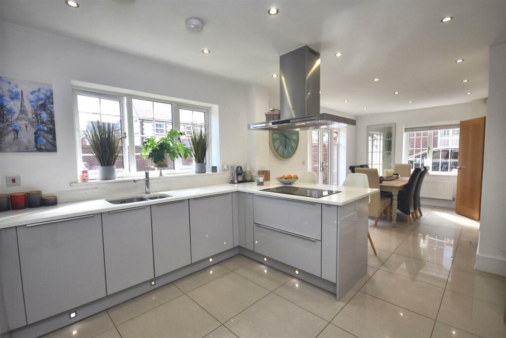 Kitchen diner 1.jpg
