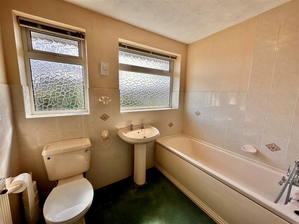 FAMILY BATHROOM