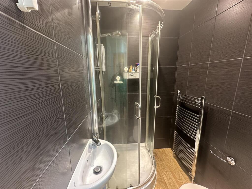 Polsloe Rooad Shower.jpg