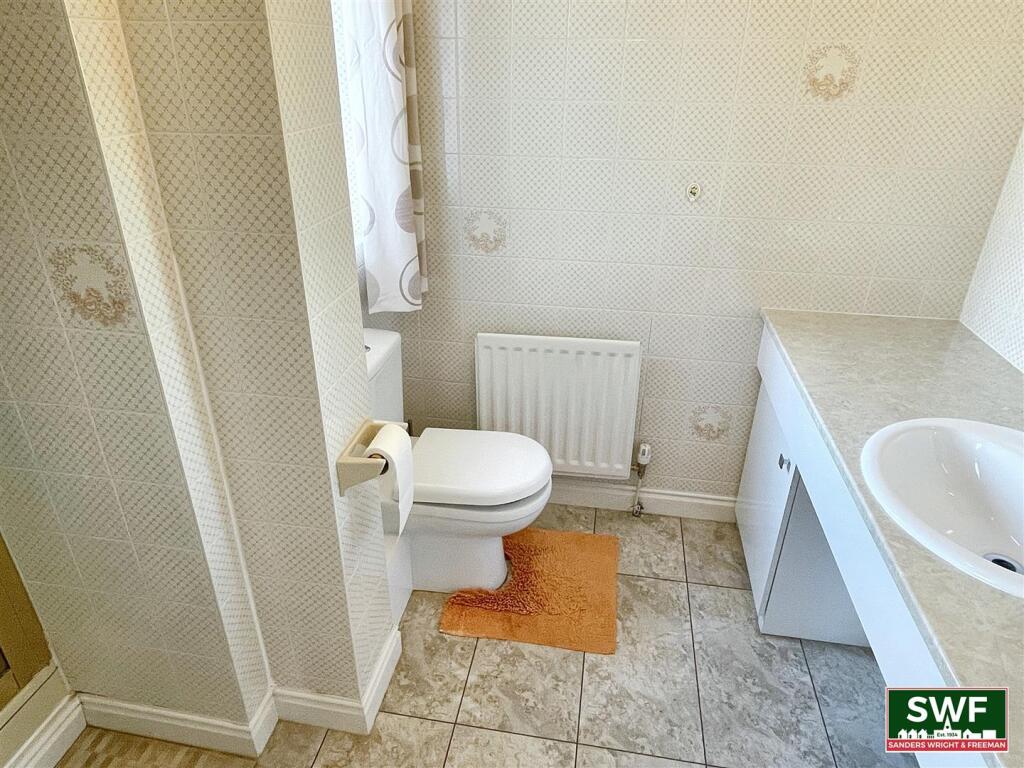ensuite.jpg
