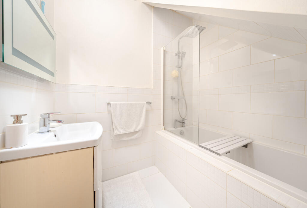 1371403-12-68f756...