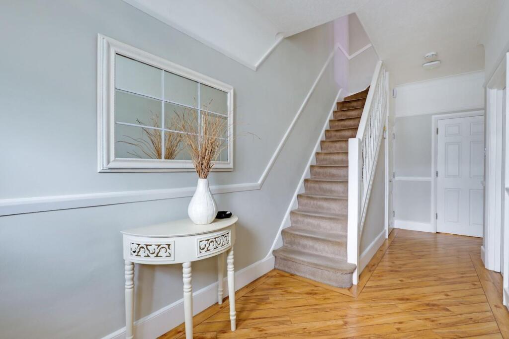 01-5abbJHPropWpen - 44 Avenue Road - 1-medium.jpg