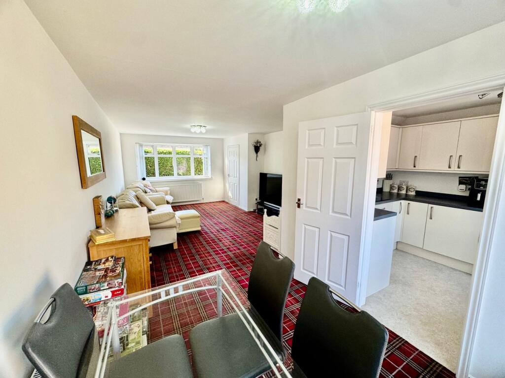 Dining Area &amp; Lounge 