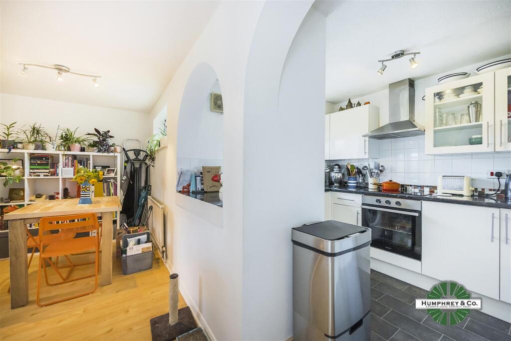 5  Fielders Close  Enfield -005.jpg