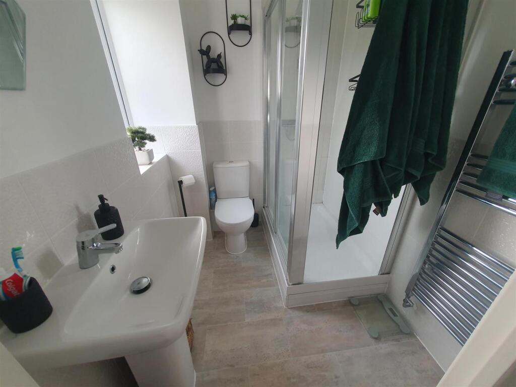 ENSUITE SHOWER ROOM