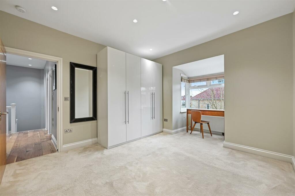 AR - Eastfields Road4.JPG