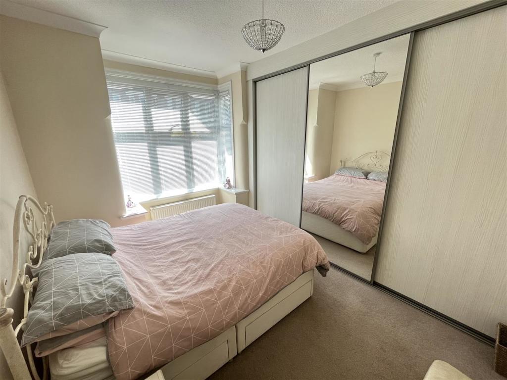 Bedroom 1.jpg