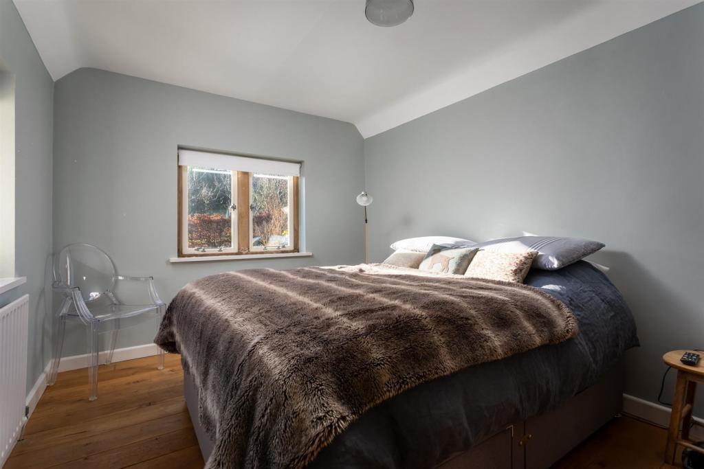 28 - Lawrence Cottage - GL54 4AG - Web.jpg