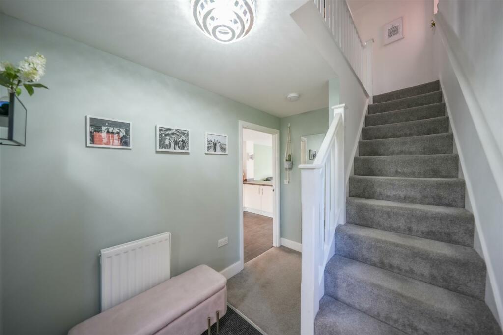 FRONT ENTRANCE HALLWAY