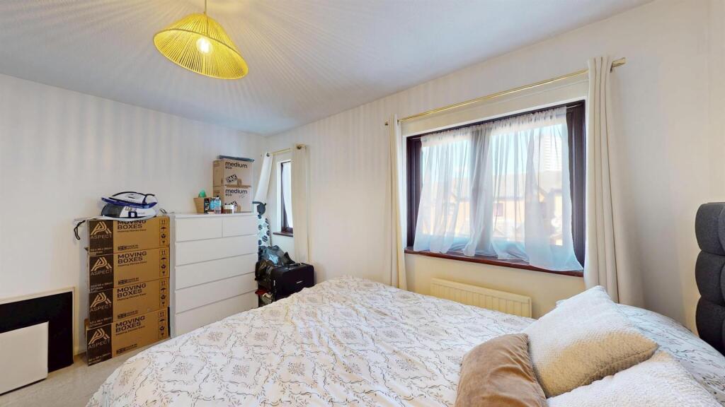 Property to rent in E3