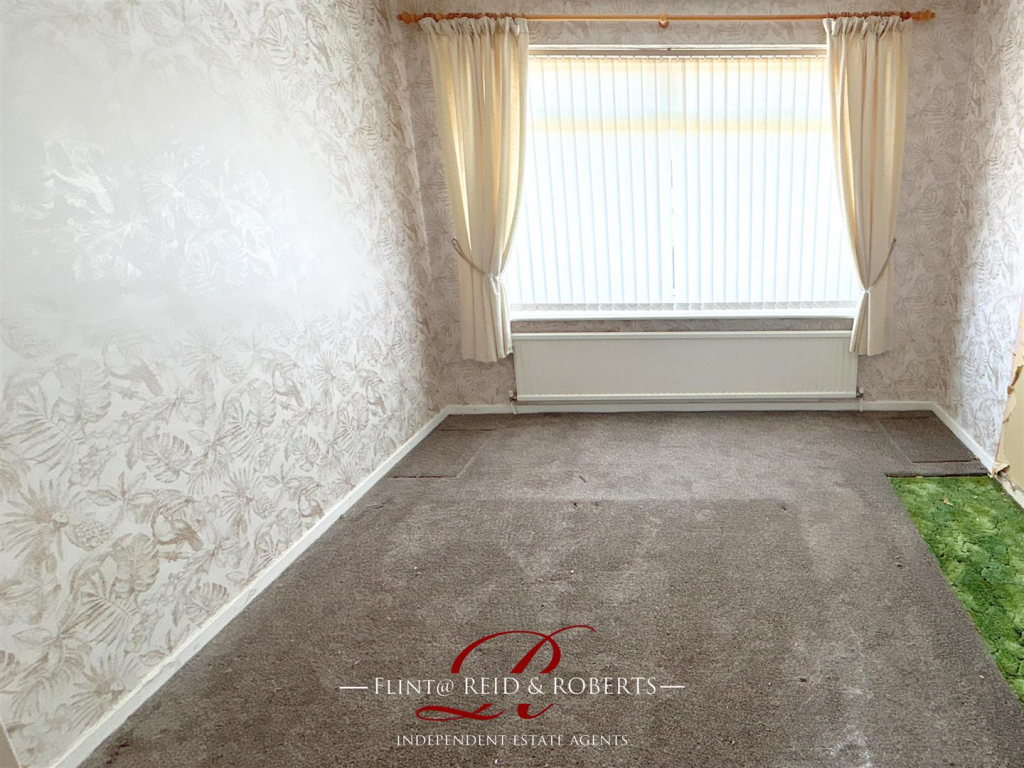 6 min awel bedroom.png