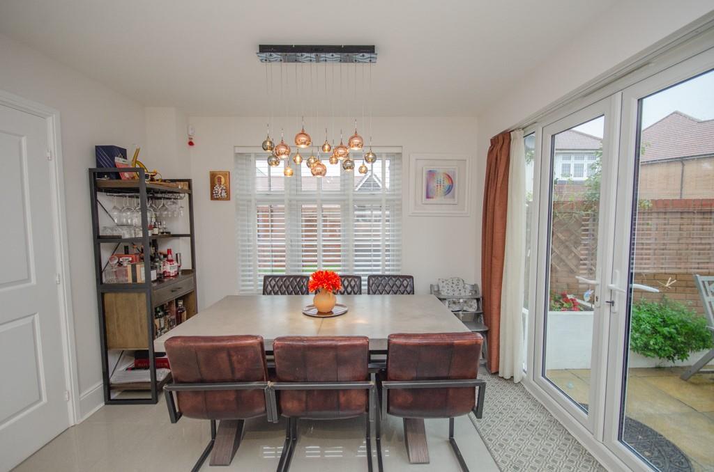 Dining area pic 2.jpg