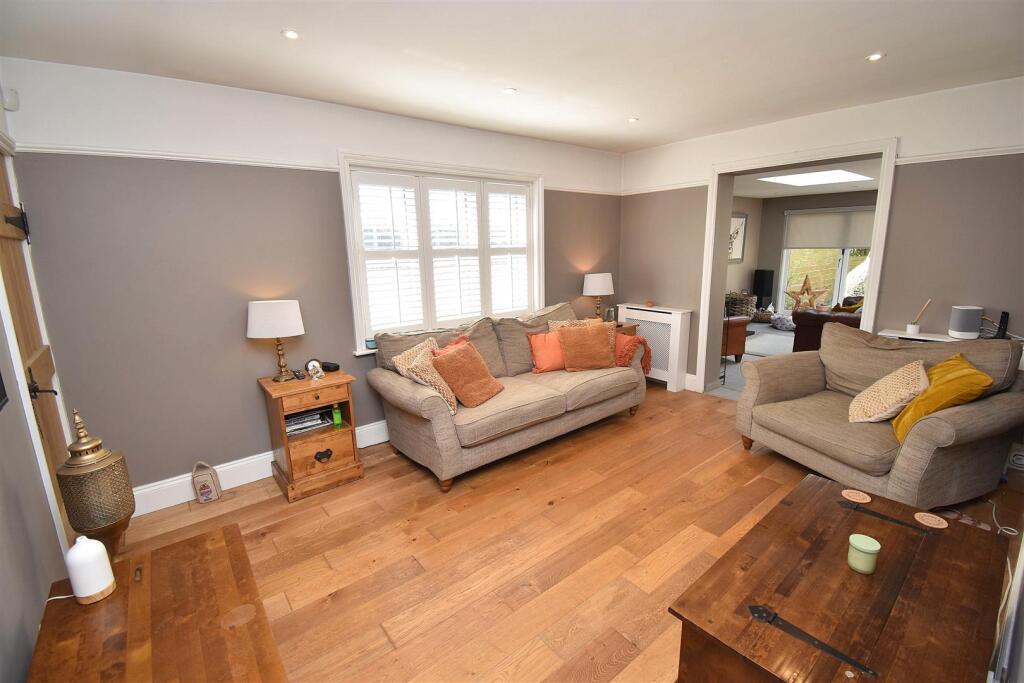 Sitting room1.jpg