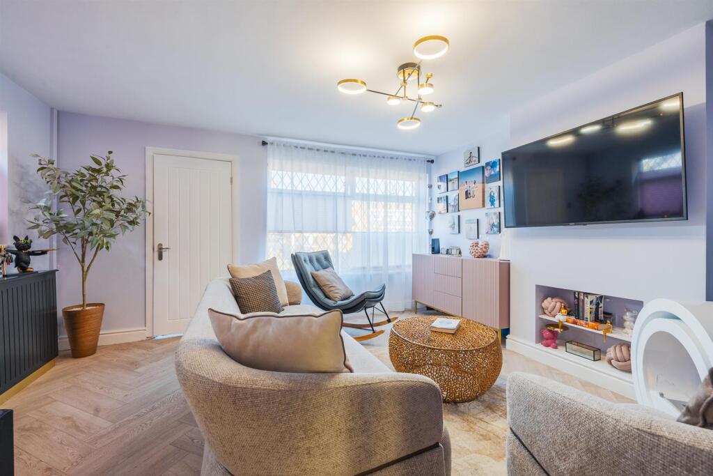 207, Brookhurst Avenue-12.jpg