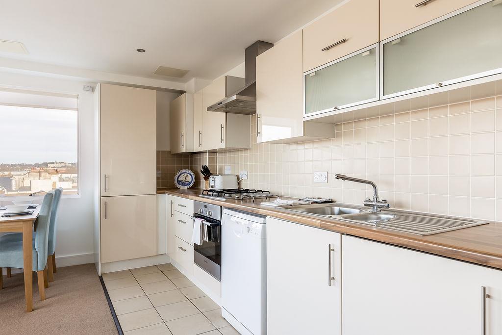 418OrchardPlazaph23web300.jpg