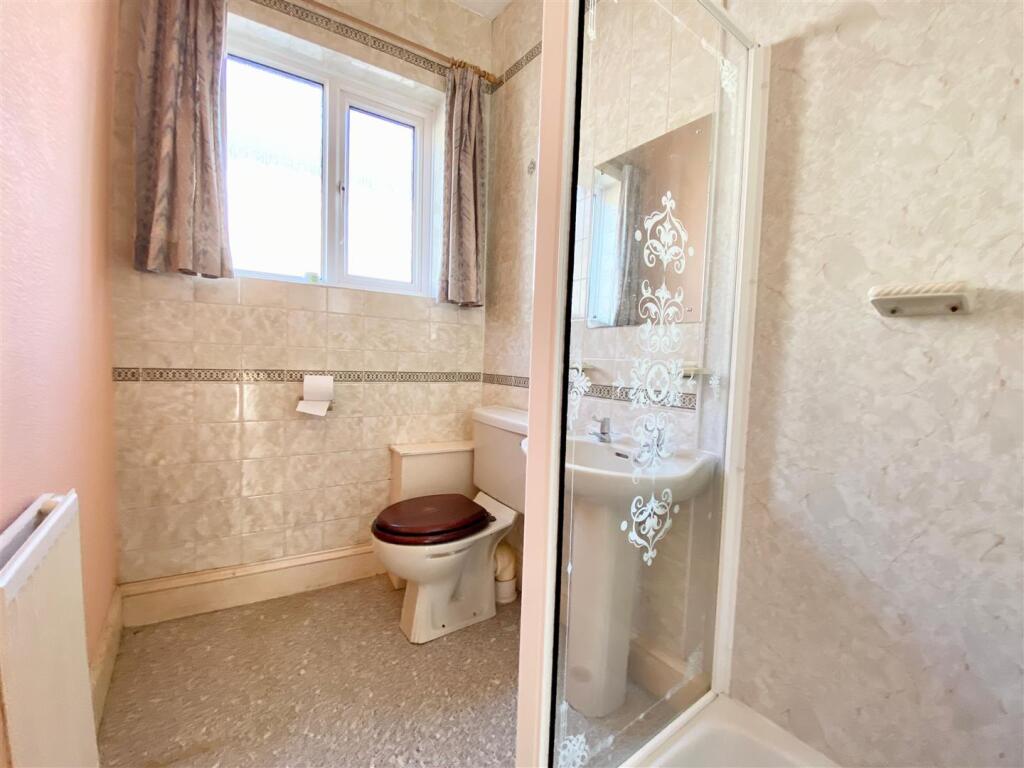 SHOWER ROOM