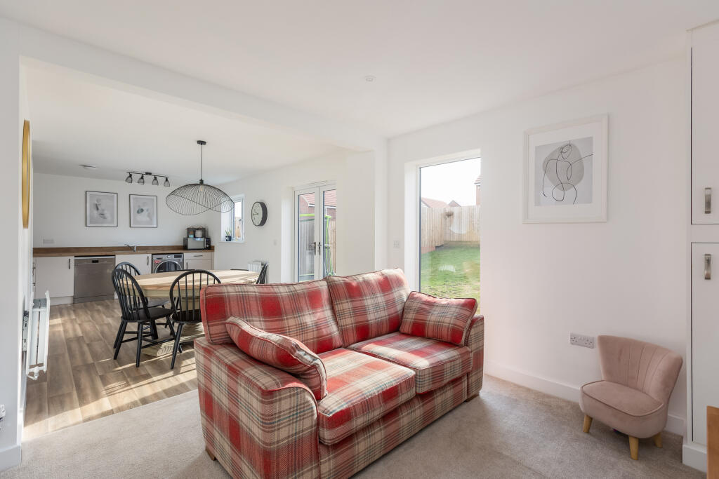 Laurel Court 25 Kitchen Dining Family Room-3