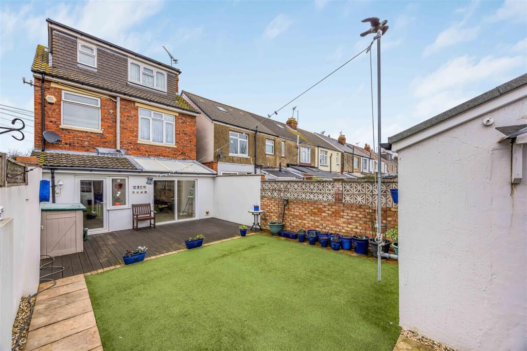 2A Wesley Grove, Copnor-Small-PorticoMarketing-Sol