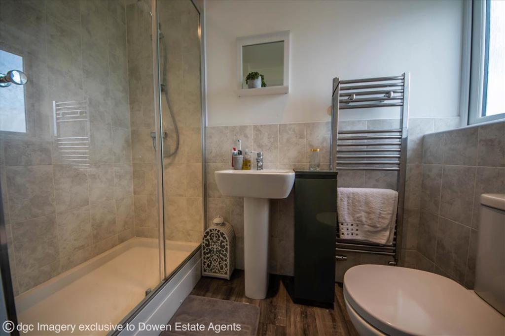 EN SUITE