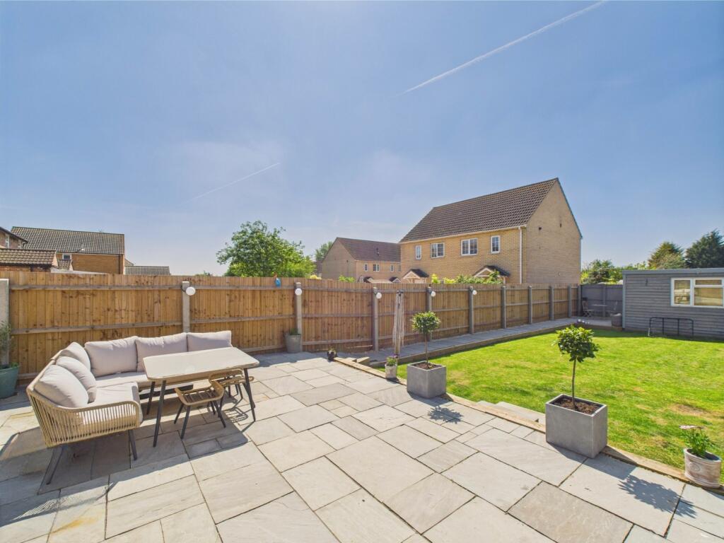 CAM01909G0-PR0330-STILL004