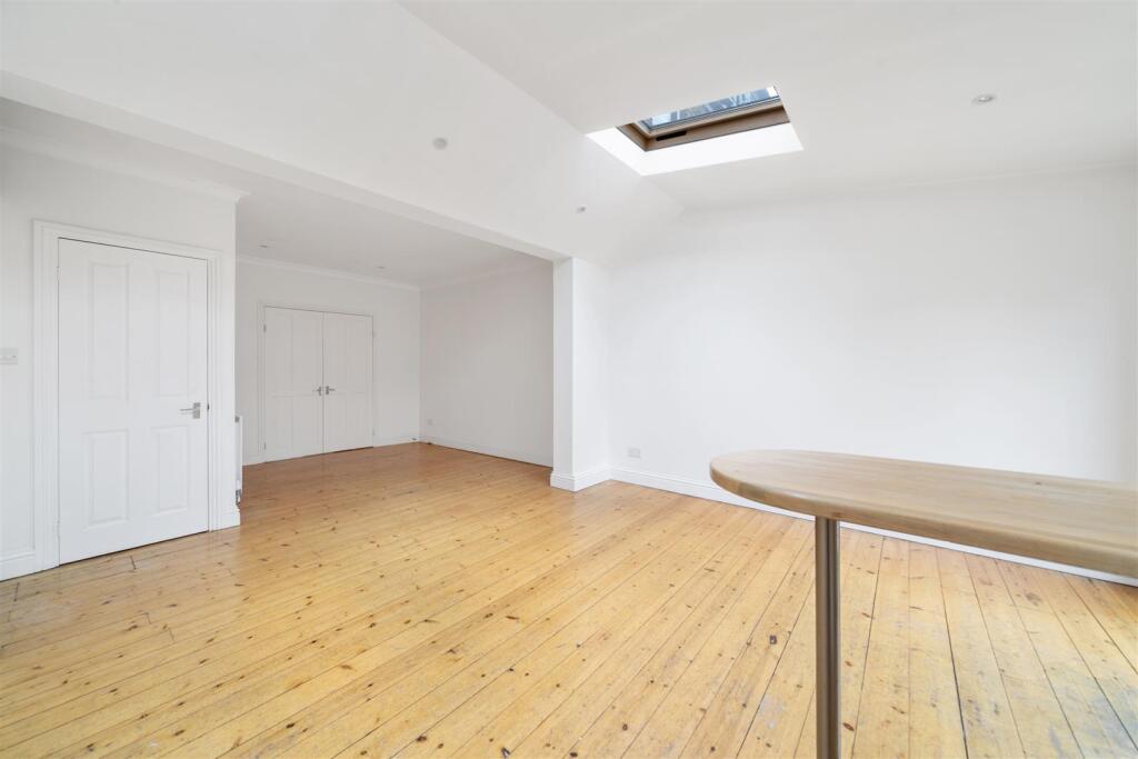 Kitchen &amp; Family Room