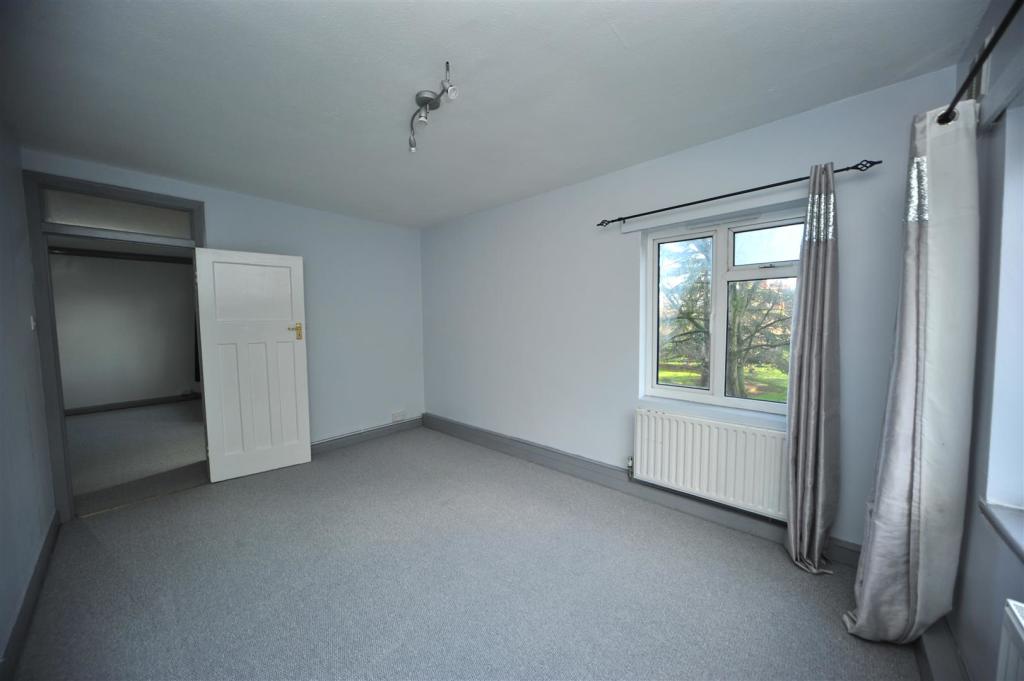 73DC-Bed-pov2e-9398.JPG