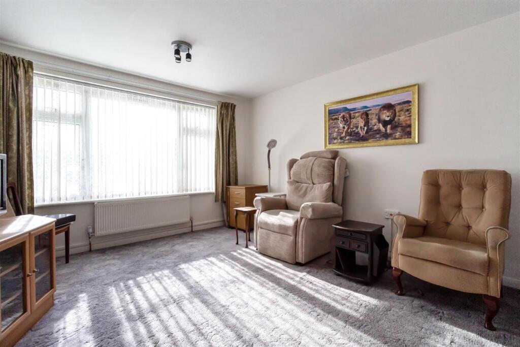 42 Bushby Gardens-006.jpg