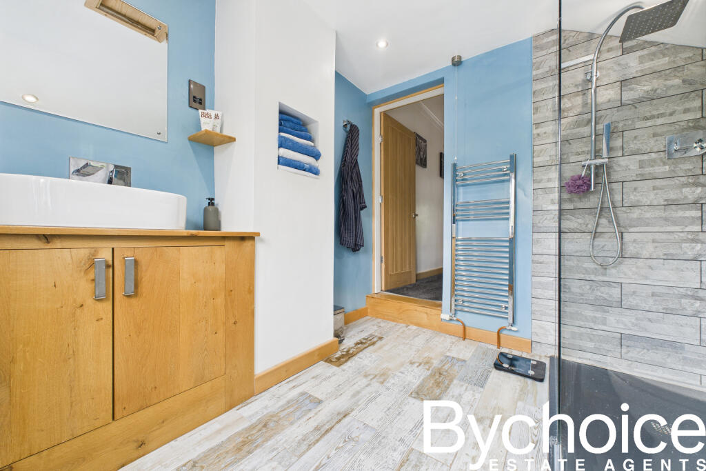 CAM05454G0-PR0022-STILL014