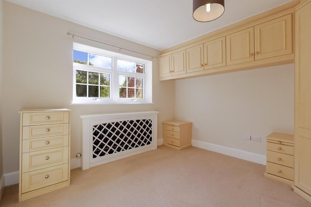 Bedroom 1a.jpg