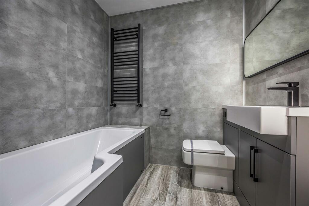 38a Five Heads Road, Horndean-Small-PorticoMarketi