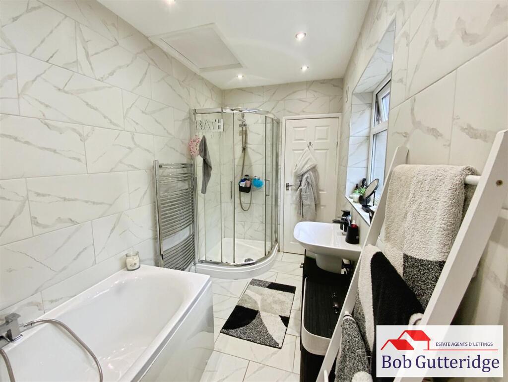 LUXURY GROUND FLOOR BATHROOM