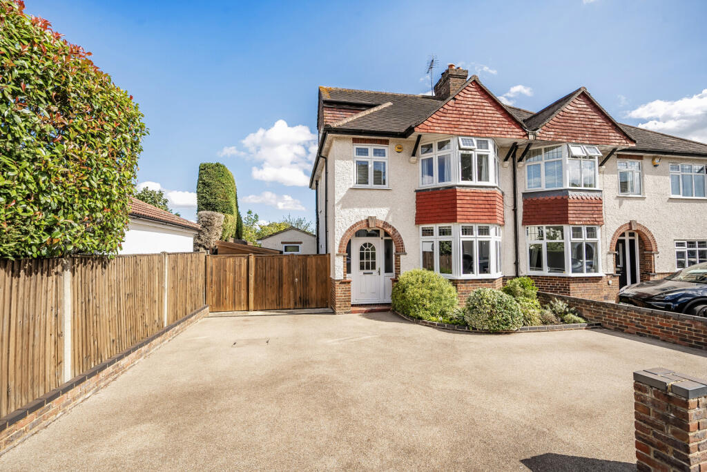 The Grove, Addlestone, KT15