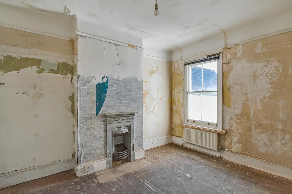 84 Basingstoke Road, Reading, Berkshire, RG2 0EL