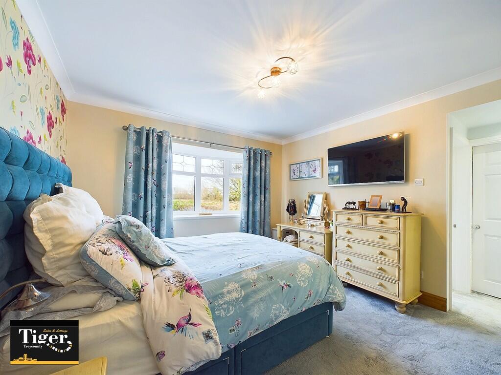 CAM02176G0-PR0427...