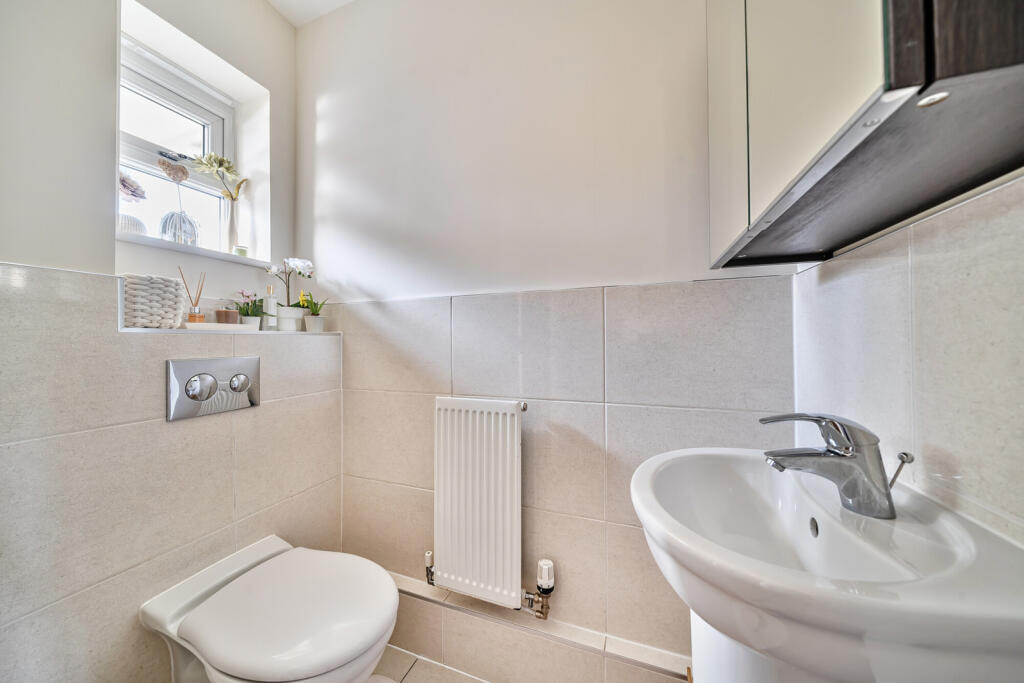 1298652-11-682cd5...