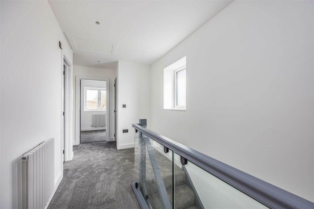 38a Five Heads Road, Horndean-Small-PorticoMarketi