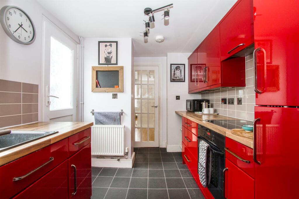 kitchen2.jpg