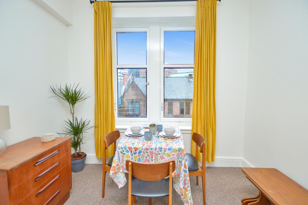 Lounge/ Dining Room