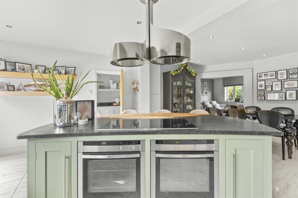 23 Marlow Road, HP11 1TA-24.jpg