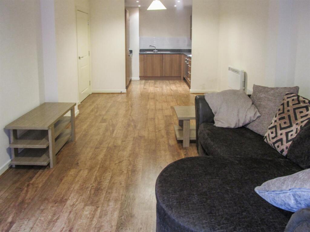 kitchen into kitchen.jpg