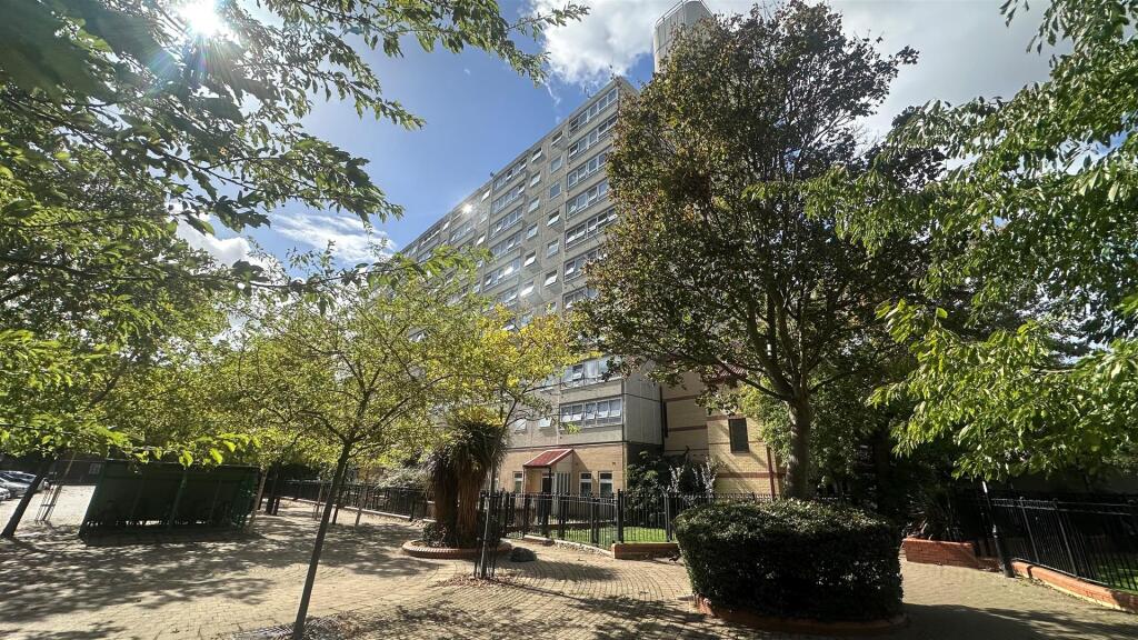 Connor Court, Exterior, EH.jpg
