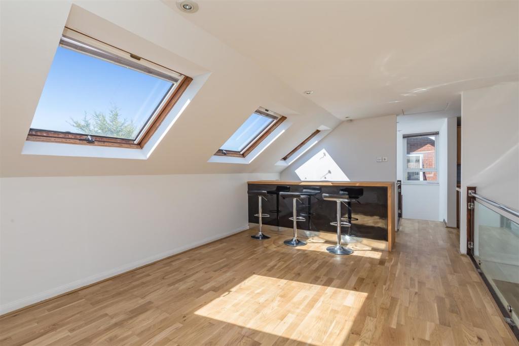 Ambleside Avenue, 155-17.JPG